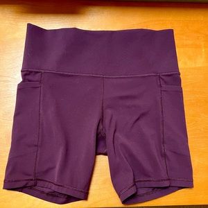 Athleta Salutation Stash Pocket 7 inch Short - Merlot